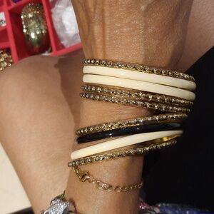 NWT LARGE LOT OF 9 GOLD BANGLES